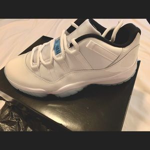 Jordan 11s low blue legend